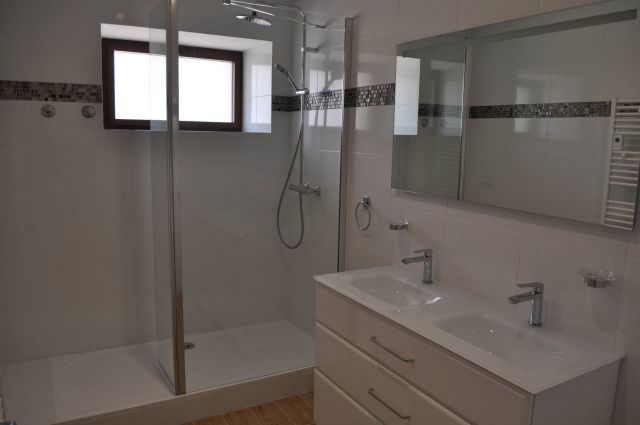 Salle de douche  l'tage