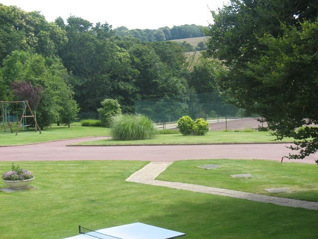 Vue du parc depuis l'tage d'un gite des logis de Penlan en Clohars carnoet finistere proche de Lorient  Bretagne sud